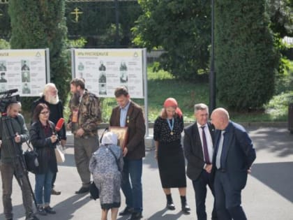 В Кафедральный собор Владикавказа принесена в дар икона с частицей мощей святого апостола Андрея Первозванного