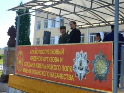 Праздничное построение в воинской части