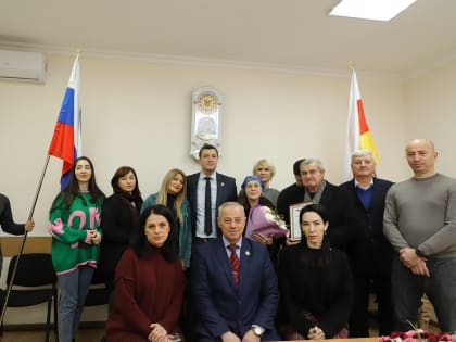 В Затеречной префектуре вручили благодарность родителям Заурбека Цаболова.