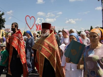 ТРАДИЦИОННЫЙ ЦАРСКИЙ КРЕСТНЫЙ ХОД ПРОШЕЛ ВО ВЛАДИКАВКАЗЕ