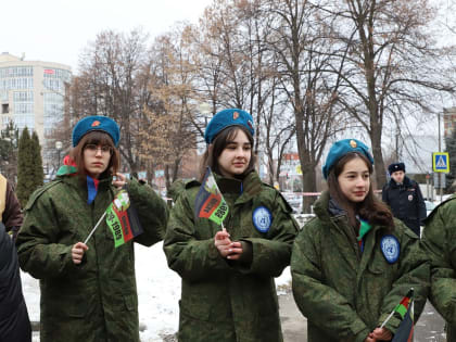 Во Владикавказе состоялось возложение цветов к памятнику воинам-интернационалистам.