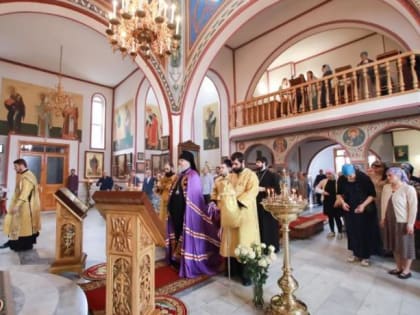 Архиерейская литургия в Дигоре