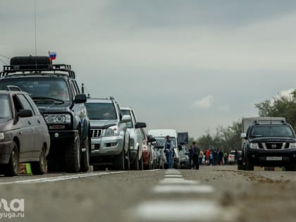 На Верхнем Ларсе снова образовалась многочасовая пробка. На этот раз в сторону России