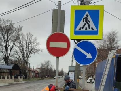 Во Владикавказе продолжаются весенние работы по благоустройству дорожно-транспортной сети.