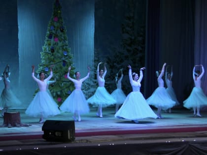 В Моздоке детям мобилизованных представили спектакль «Перепутанные сказки»