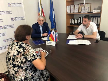 Депутат Госдумы Зураб Макиев провел личный прием граждан во Владикавказе