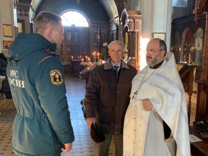 Сотрудники МЧС России  проводят осмотры в храмах  Северной Осетии на предмет соблюдения требований пожарной безопасности