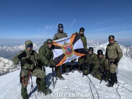 Военные альпинисты ЮВО покорили Казбек