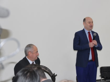 Таймураз Тускаев встретился с обучающимися СОГМА