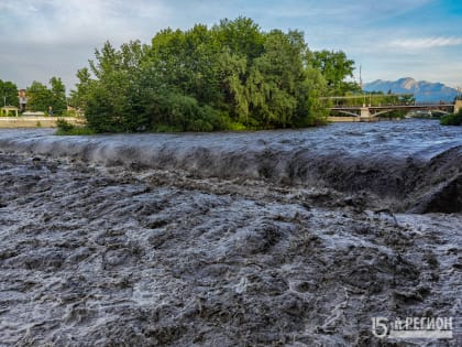 В Северной Осетии объявили штормовое предупреждение в связи с грозой и сильным ветром