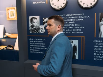 Выставка памяти Владимира Жириновского в Госдуме будет продлена
