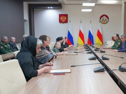 Семьям военнослужащих, погибших в ходе СВО, переданы ордена Мужества