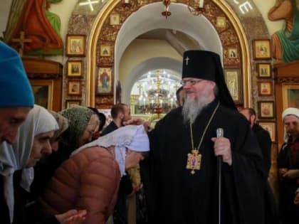 Архиерейская литургия в Светлый четверг