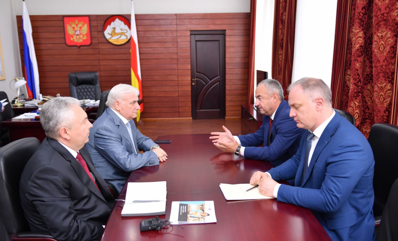 Компании северной осетии. Устов валерий ханбиевич назначен в северную осетию. Газпром газораспределение владикавказ. Владимир гавлена. Министр промышленности рсо-алания 2009 усков.