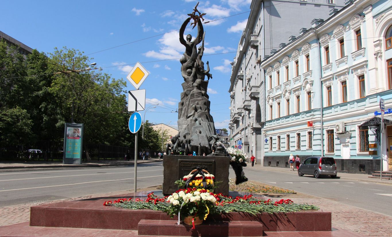 памятник детям беслана в москве фото