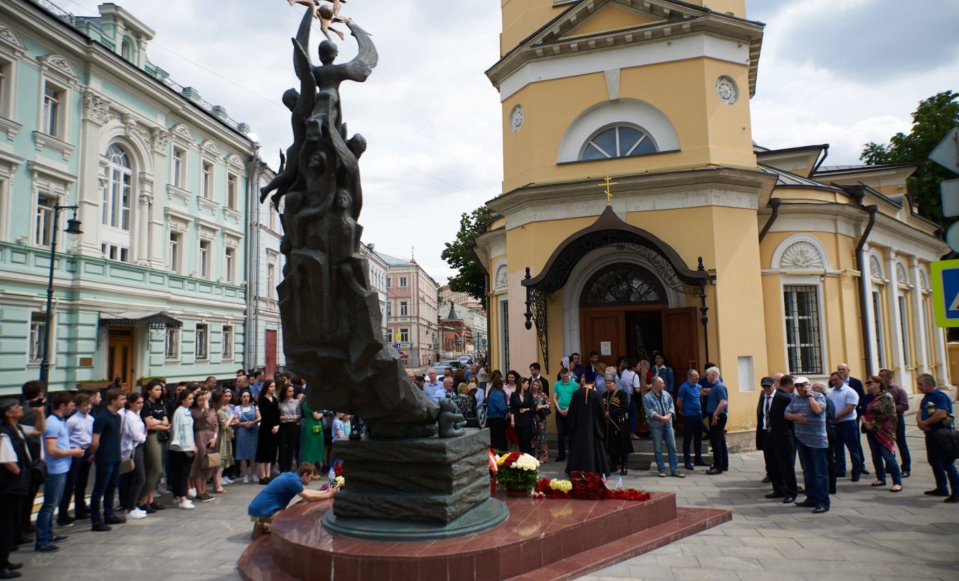 памятник детям беслана фото