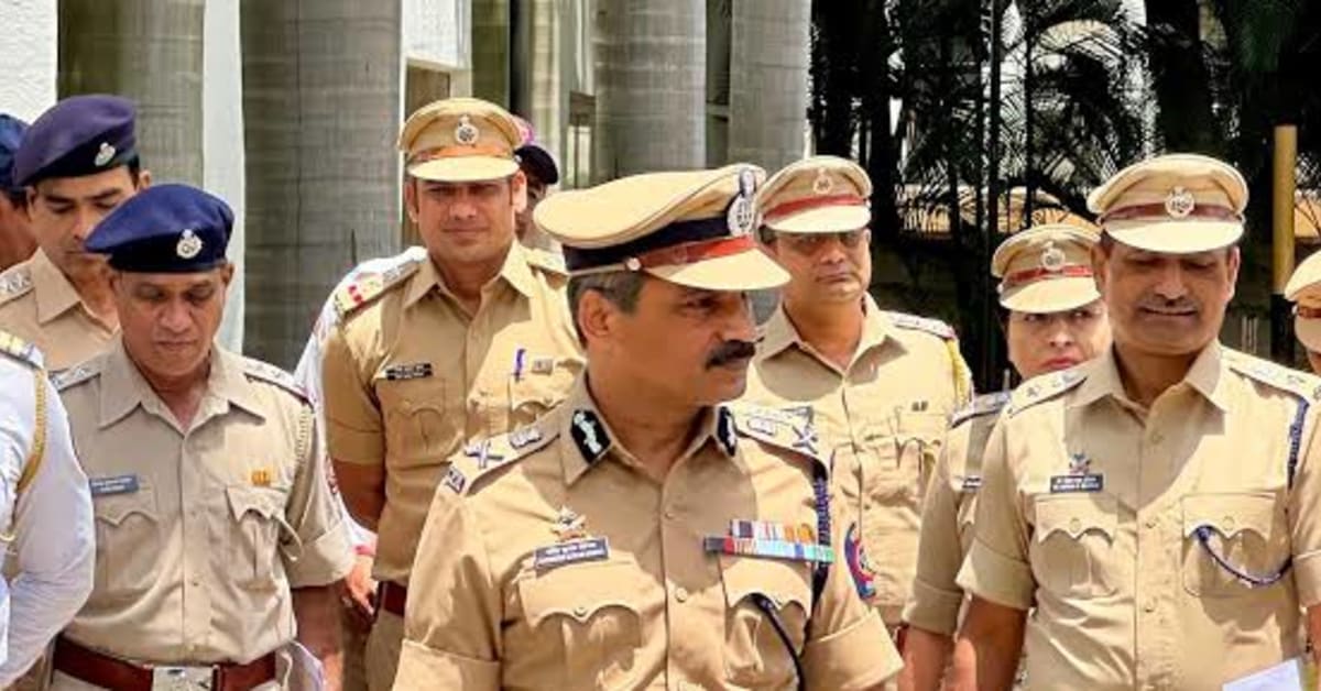 Nagpur CP Dr. Ravinder Kumar Singal Leads Swift Rescue of 38 Labourers ...