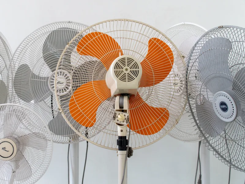 【2026電風扇推薦】DC變頻與空氣循環扇怎麼選?馬達物理原理與省電防雷指南