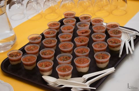 Verrines de gazpacho sur buffet traiteur