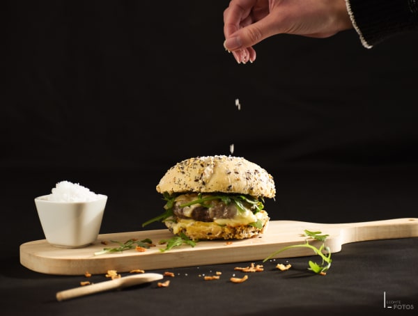 Burger gourmet Hello Fresh, stylisme culinaire appétissant