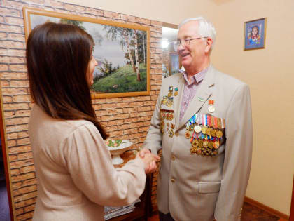 В честь 1 мая «Единая Россия» посетила почетного гражданина Сыктывкара Владимира Пыстина