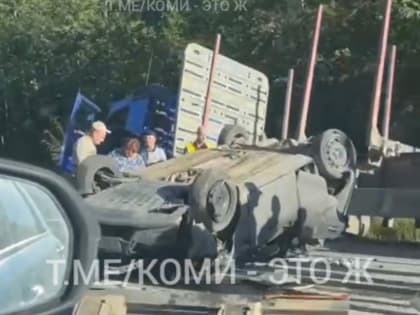 На трассе Сыктывкар - Троицко-Печорск перевернулась Lada Vesta