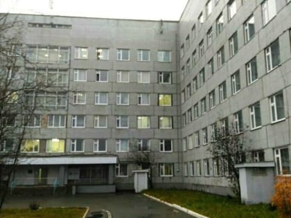 В Усинске приставы арестовали 37 автомобилей районной больницы