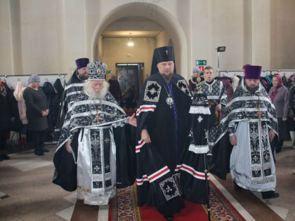 Архиепископ Сыктывкарский и Коми-Зырянский Питирим совершил первую в наступившем Великом посту Литургию Преждеосвященных Даров.