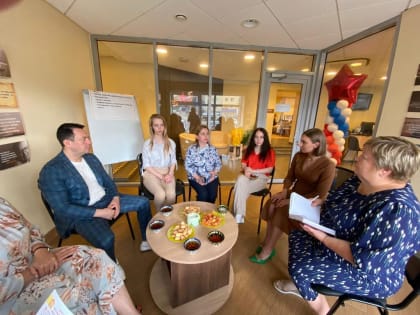 Партийцы пришли с подарками в фонд "Защитники Отечества"