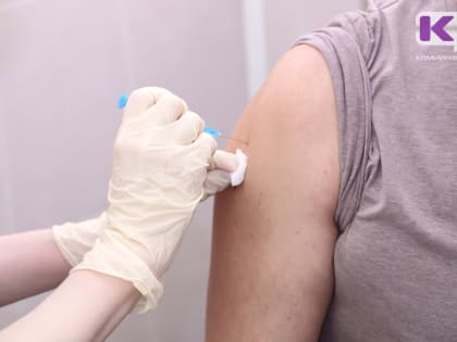 Новую вакцину против COVID-19 на себе опробовала заместитель главврача инфекционной больницы Коми