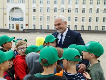 Секретарь Коми РО Партии, Глава Коми Владимир Уйба поздравил жителей с Днем защиты детей