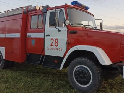 В Сыктывкаре пожар охватил сразу три хозпостройки