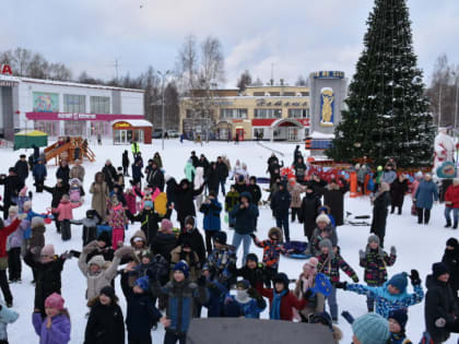 Новогодние городки в Строителе и на Слободской площади официально открыты! 