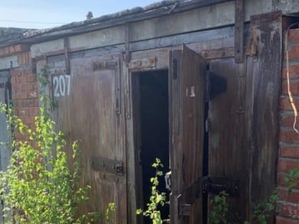 В Ухте спасатели эвакуировали из ямы в гараже травмированного мужчину