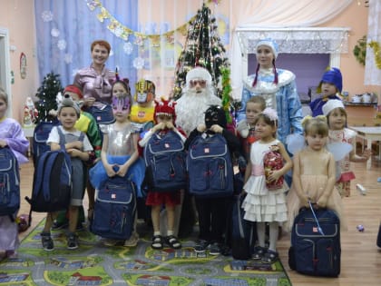 Новогодние подарки детям