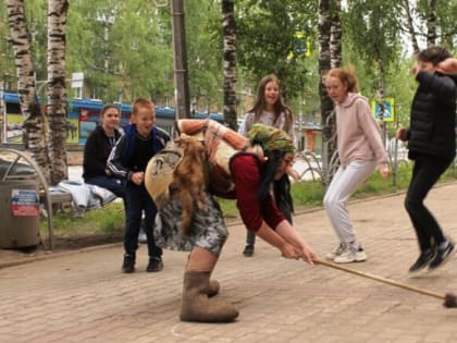В юношке отметили день рождения Бабы-Яги