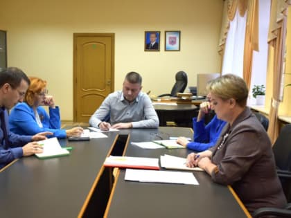 Совещание по улучшению детских и спортивных площадок в Эжве