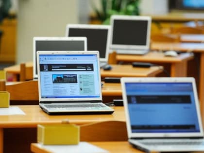 Педагог проиграл школьные ноутбуки