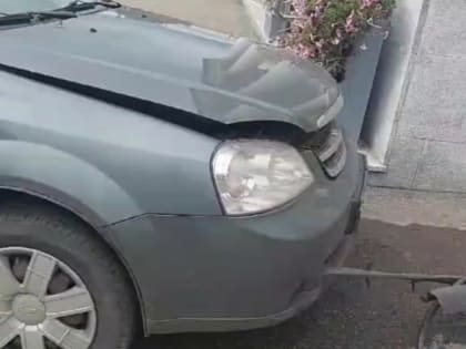 В Сосногорске Chevrolet Lacetti устроил ДТП на вокзале