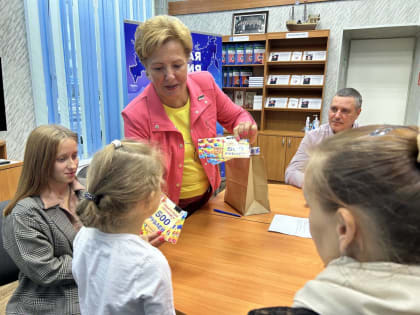 «Женское движение Единой России» помогает детям подготовиться ко Дню знаний