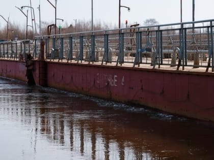 В Сыктывдине нашли нарушения в эксплуатации наплавного моста через Сысолу