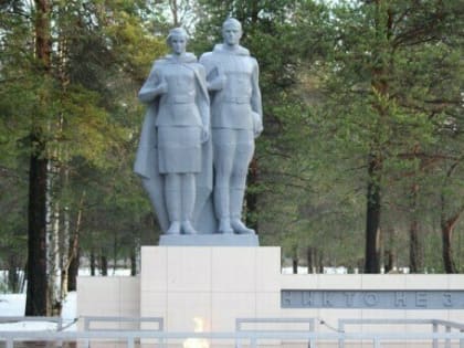 В Печоре вандалы сожгли венки у «Вечного огня»