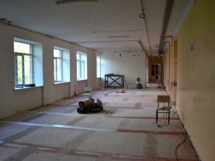 И.о. министра образования и науки Республики Коми Наталья Якимова проинспектировала ремонт, который проходит в школе №10 Ухты в рамках создания технопарка «Кванториум»