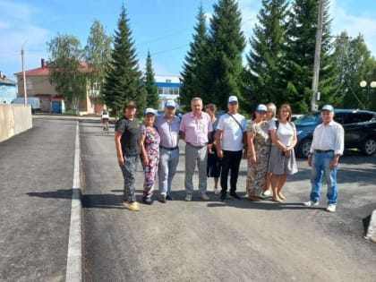 «Партийный десант Единой России» проверил завершение ремонта дороги в с. Айкино
