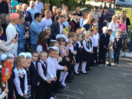 Звенят первые школьные звонки