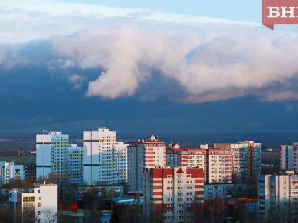 Грозовые тучи и ветер в жаркий день обещают жителям Коми