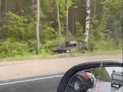 Около ухтинского кладбища водитель "семерки" улетел в кювет и врезался в дерево