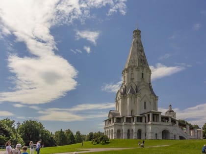 Православные христиане празднуют Вознесение Господне