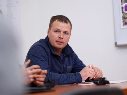 Владельцев собак в Краснозатонском терроризирует волк-одиночка