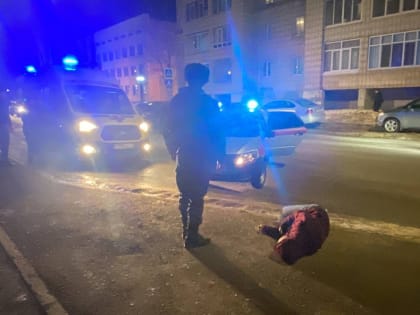 Нетрезвый сыктывкарец едва не погиб под колесами автобуса, пытаясь заскочить в него на ходу